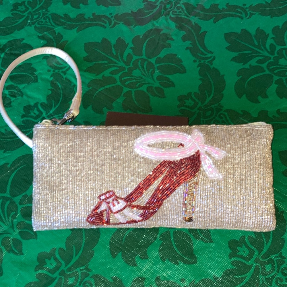 NWOT LIZ CLAIBORNE wristlet evening bag w/beaded front $17